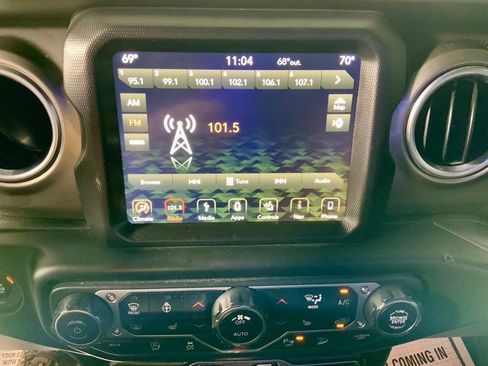 Used 2018 Jeep Wrangler Unlimited Sahara AWD/4WD image 23
