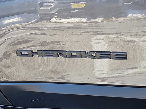 Used 2023 Jeep Cherokee Altitude Lux image 33