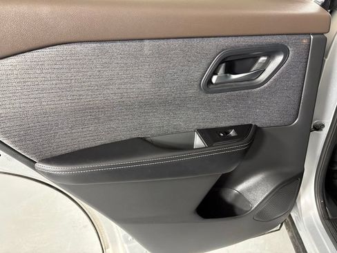 Used 2023 Nissan Rogue SV FWD image 34
