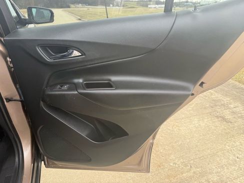 Used 2019 Chevrolet Equinox LT w/ Driver Convenience Package image 14
