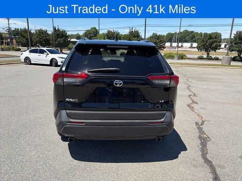 Used 2019 Toyota RAV4 LE FWD image 3