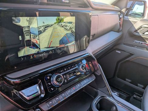 Certified 2025 GMC Sierra 1500 AT4 w/ AT4 Premium Package AWD/4WD image 18