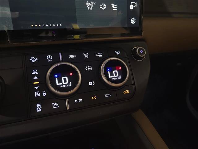 New 2026 Land Rover Defender 110 X-Dynamic SE AWD/4WD image 23