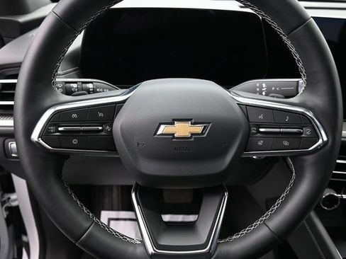 Used 2025 Chevrolet Traverse LT w/ Driver Confidence Package AWD/4WD image 36
