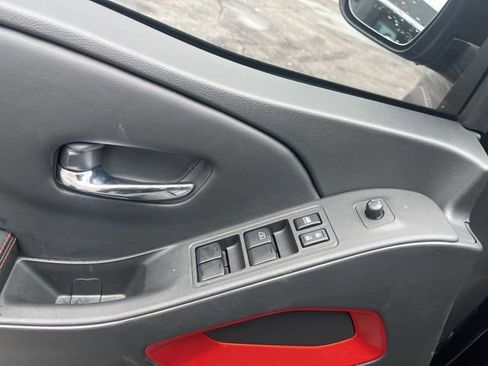 Used 2025 Nissan Frontier PRO-4X image 18