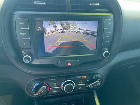 Used 2023 Kia Soul LX w/ Option Group 015 FWD image 17