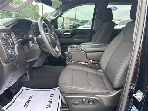 Used 2025 Chevrolet Silverado 2500 Custom w/ Custom Value Package image 17