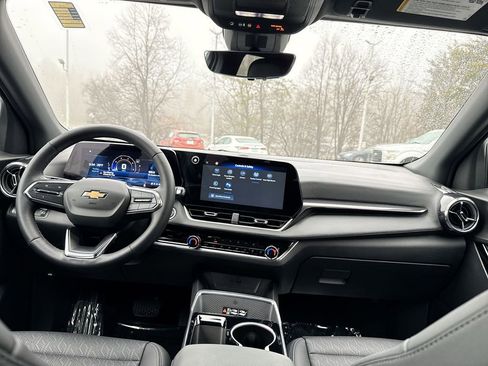 Used 2025 Chevrolet Equinox LT w/ Convenience Package II image 21