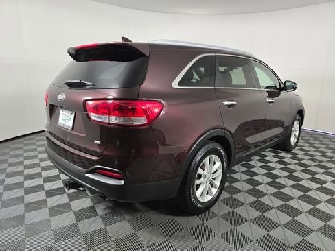 Used 2016 Kia Sorento LX image 7