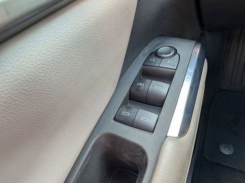 Used 2025 Chevrolet Traverse LT FWD image 40