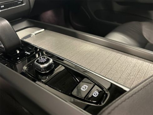 Certified 2025 Volvo XC60 B5 Plus image 20