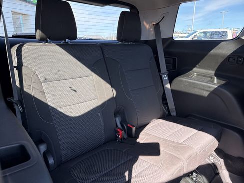 Used 2022 GMC Acadia SLE w/ Driver Convenience Package image 9