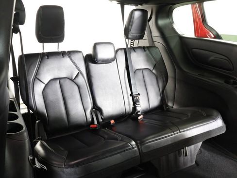 Used 2025 Chrysler Pacifica Select FWD image 36