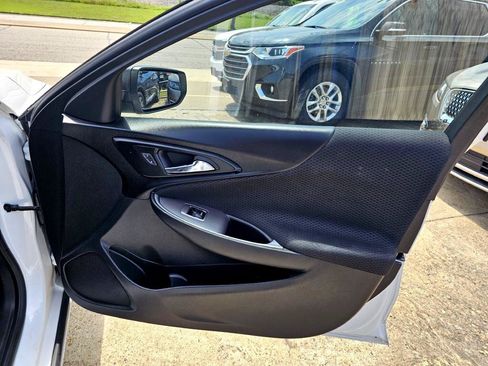 Used 2018 Chevrolet Malibu LS image 15