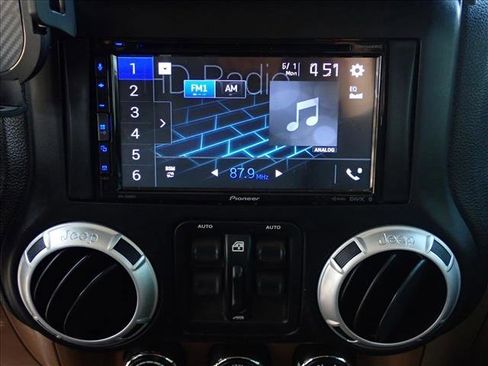 Used 2013 Jeep Wrangler Unlimited Sahara w/ Connectivity Group AWD/4WD image 13