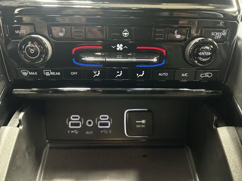 Used 2023 Jeep Grand Cherokee L Laredo AWD/4WD image 12