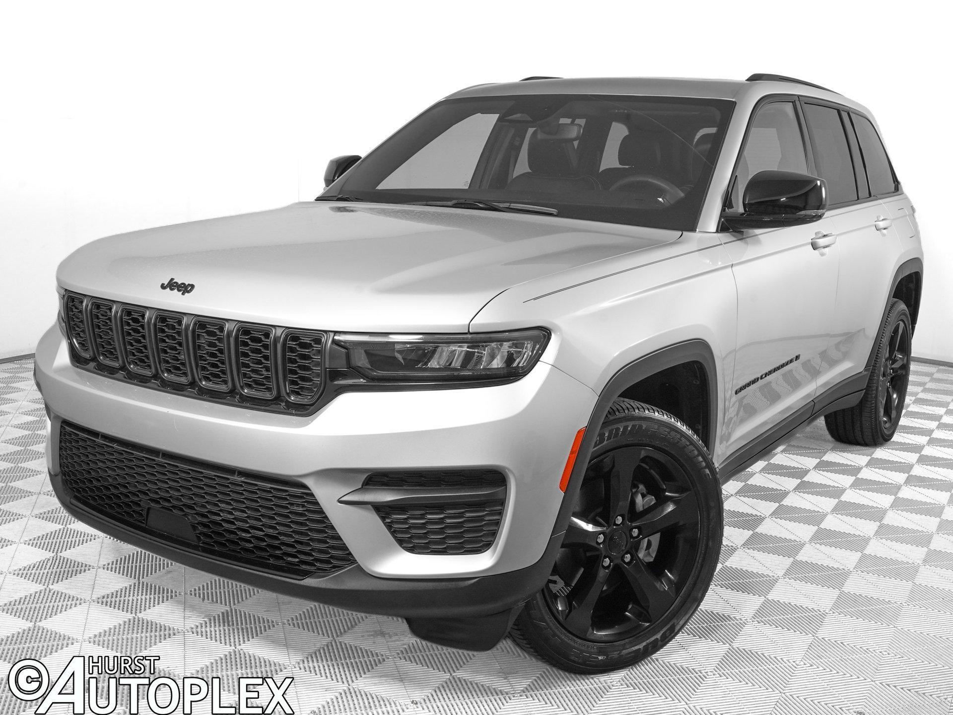 Used 2023 Jeep Grand Cherokee Altitude AWD/4WD image 1