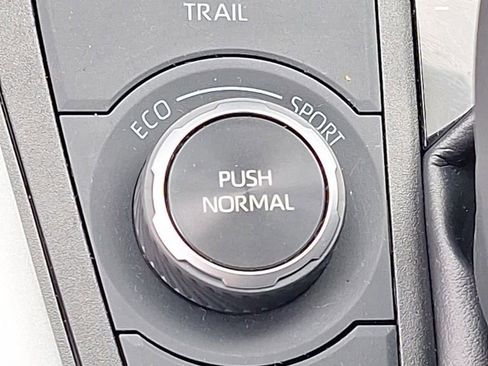 Used 2021 Toyota RAV4 XLE image 33