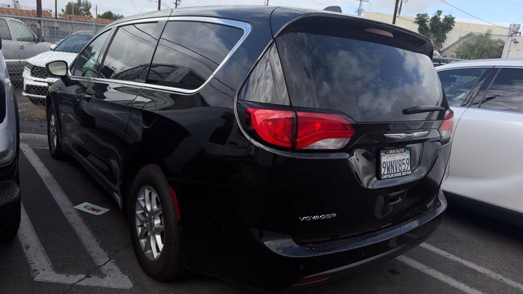 Used 2025 Chrysler Voyager LX FWD image 2