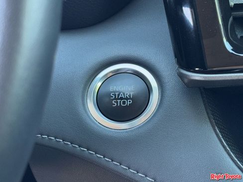 Used 2025 Toyota Highlander LE image 27