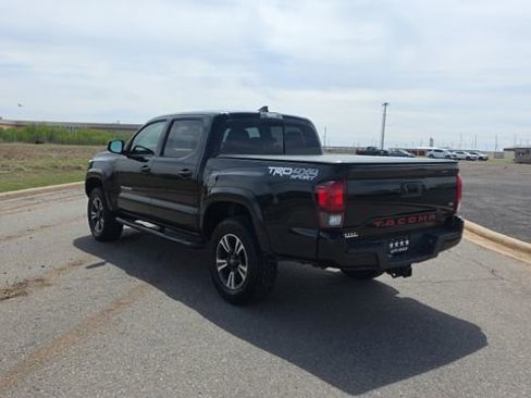 Used 2019 Toyota Tacoma TRD Sport image 8