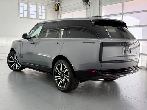 Used 2023 Land Rover Range Rover Long Wheelbase SE AWD/4WD image 3