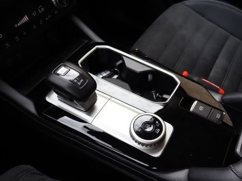 Used 2025 Mitsubishi Outlander AWD image 27