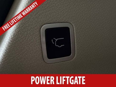 Used 2023 Chrysler Pacifica Limited FWD image 23