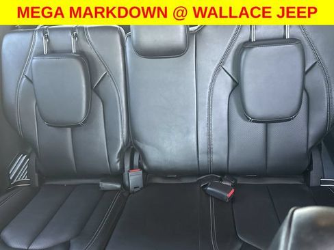 Used 2025 Chrysler Pacifica Select FWD image 16