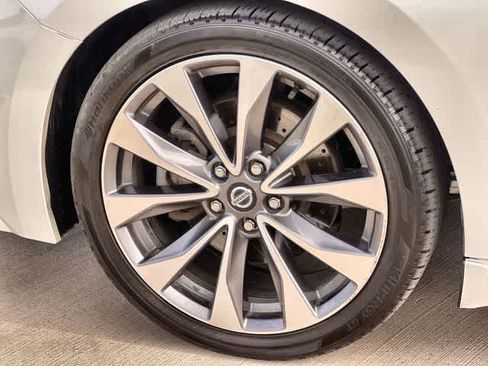 Used 2019 Nissan Maxima Platinum w/ Sport Mat Group image 9