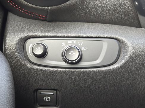 Used 2021 Chevrolet Blazer RS w/ Enhanced Convenience Package image 24