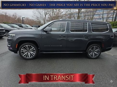 Used 2022 Jeep Grand Wagoneer Series III w/ Flexible Seating Group AWD/4WD image 5