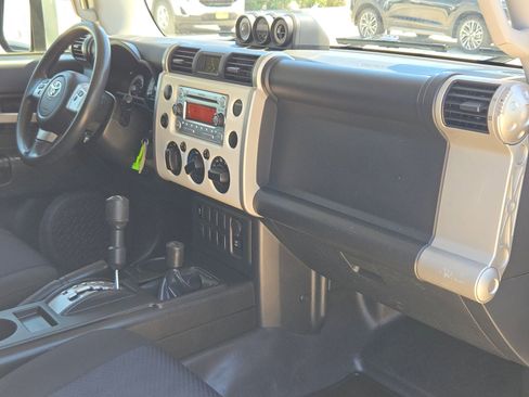 Used 2014 Toyota FJ Cruiser 4WD w/ Convenience Package image 31