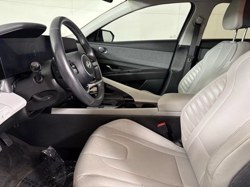Used 2025 Hyundai Elantra Limited FWD image 21