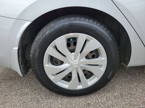 Used 2020 Nissan Versa S FWD image 25