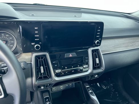 Certified 2023 Kia Sorento X-Line EX AWD/4WD image 24