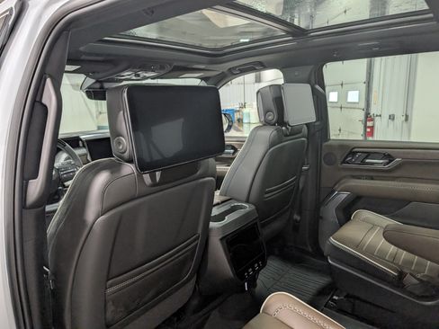 Used 2026 GMC Yukon XL Denali Ultimate w/ LPO, Floor Liner Package AWD/4WD image 18