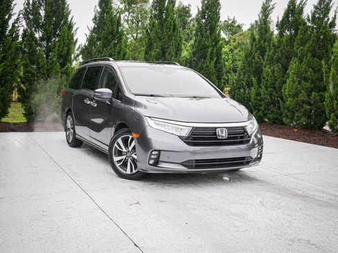 Used 2024 Honda Odyssey Touring image 2