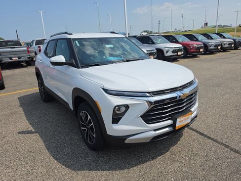 New 2026 Chevrolet TrailBlazer LT w/ Convenience Package AWD/4WD image 2