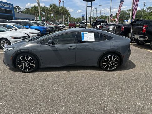Used 2025 Toyota Prius Plug-In Hybrid FWD image 13