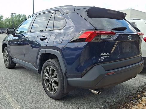 Used 2022 Toyota RAV4 XLE Premium AWD/4WD image 4
