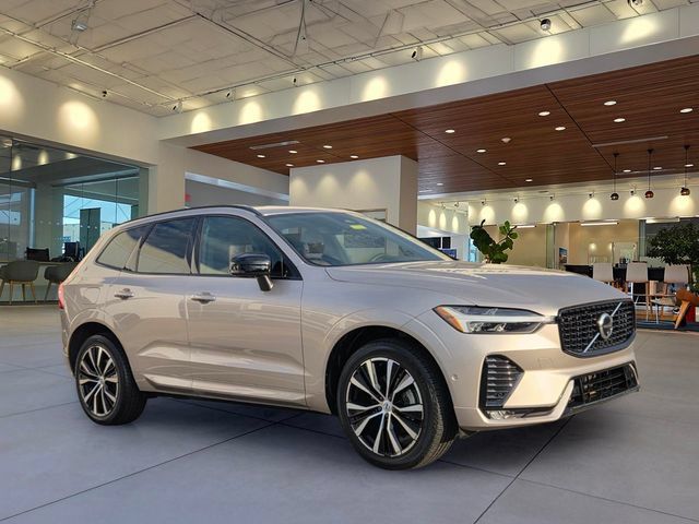 Certified 2024 Volvo XC60 B5 Plus AWD/4WD image 5