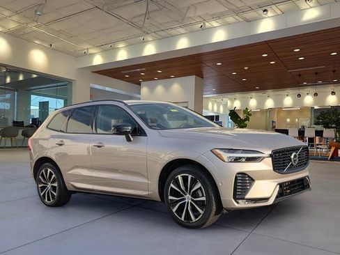 Certified 2024 Volvo XC60 B5 Plus AWD/4WD image 5