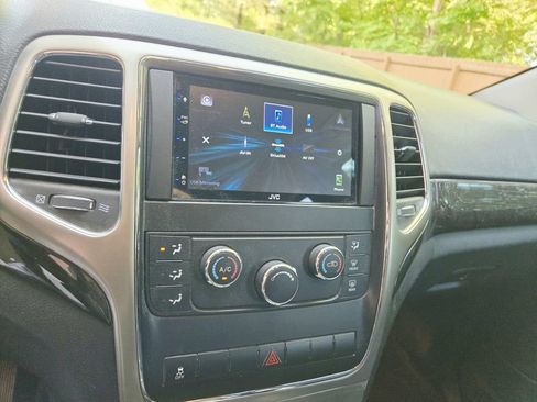 Used 2012 Jeep Grand Cherokee Laredo AWD/4WD image 14