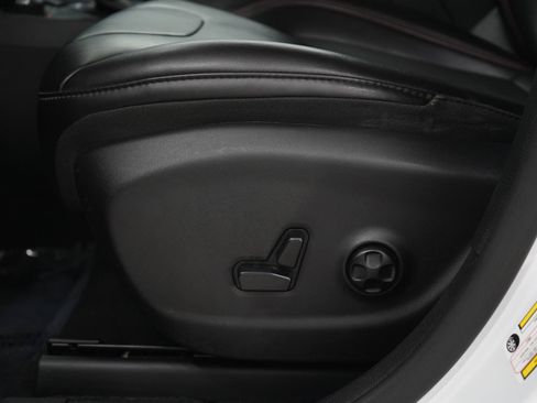 Used 2019 Jeep Cherokee Trailhawk w/ Cold Weather Group AWD/4WD image 23