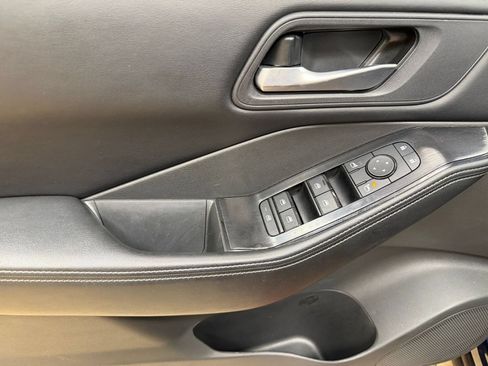 Used 2025 Nissan Rogue SV FWD image 18