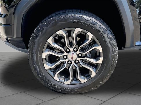 Used 2025 GMC Canyon Denali AWD/4WD image 11
