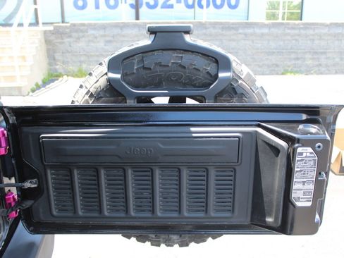 Used 2018 Jeep Wrangler Unlimited Sport S AWD/4WD image 18
