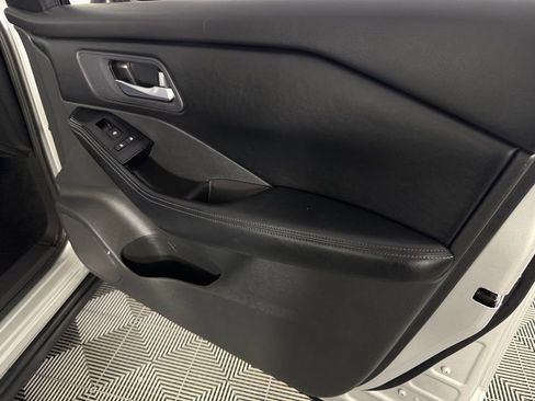 Used 2025 Nissan Rogue SV FWD image 33