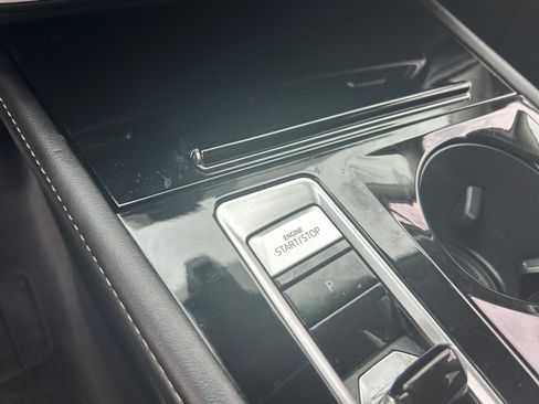 Used 2025 Volkswagen Atlas SE w/ Panoramic Sunroof Package FWD image 29